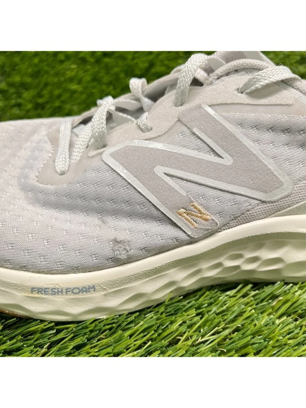 New Balance Fresh Foam Arishi v4 Womens Size 8 Gray White Running Shoes Sneakers